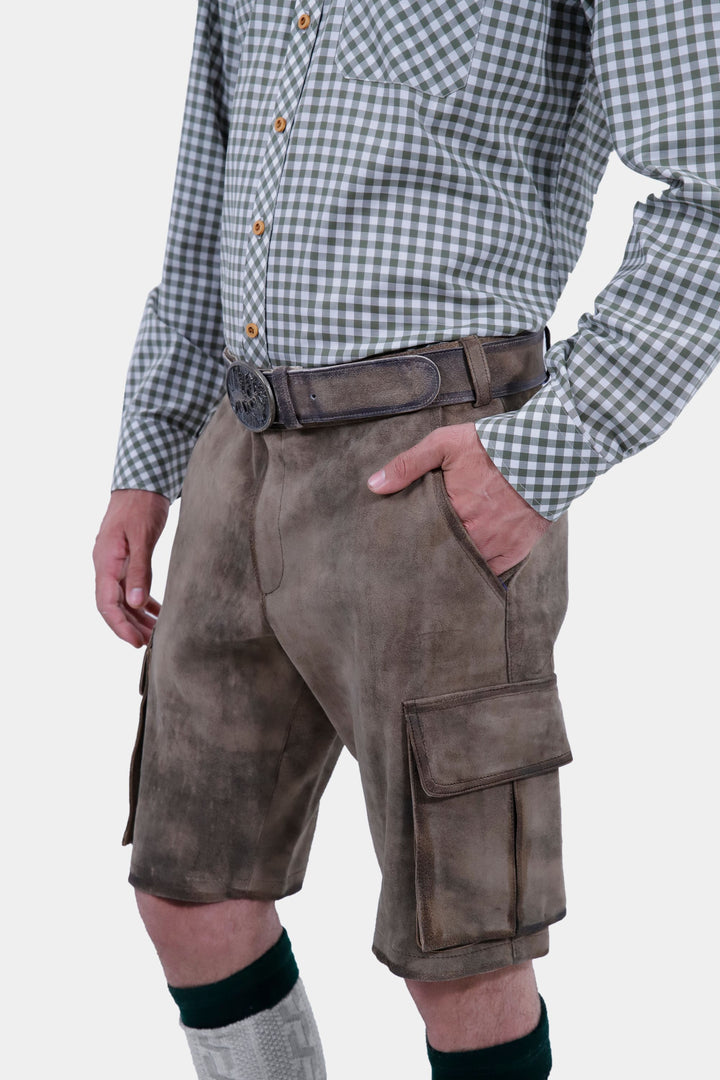 Close-up of a man wearing Klimt Cargo Lederhosen, highlighting the intricate detailing and side pockets of the gray-brown leather shorts.